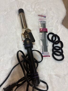 Hot Tools Professional Curling Iron with Comb and Hair Ties